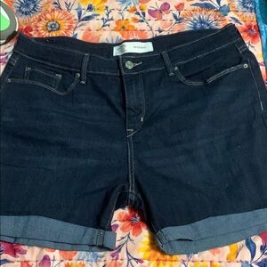 Levi signature mid rise shorts 14